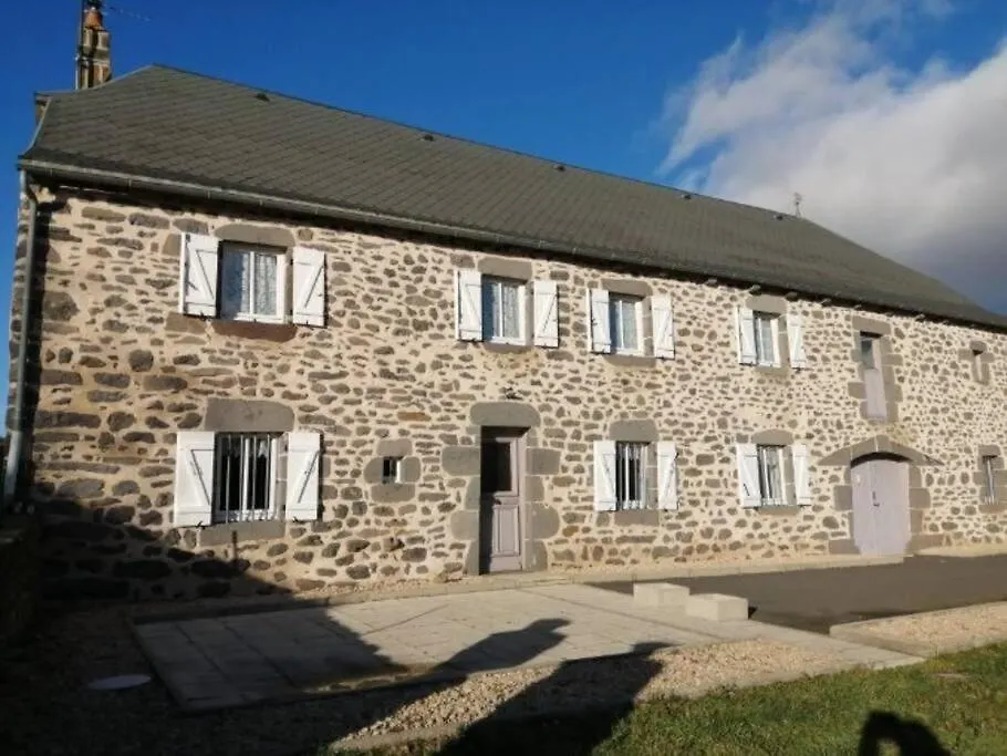 La Maison Des Hirondelles Cussac  Holiday home Cussac (Cantal)